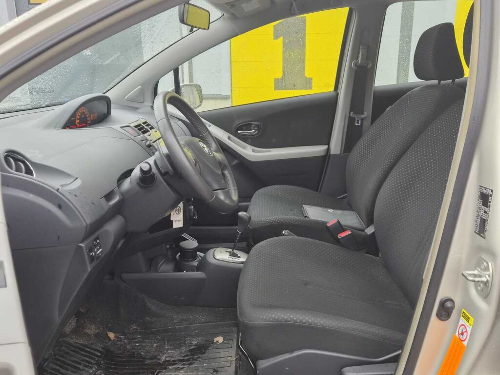 Toyota Yaris 2011 Hopea