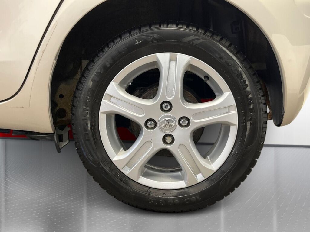 Toyota Yaris 2011 Hopea
