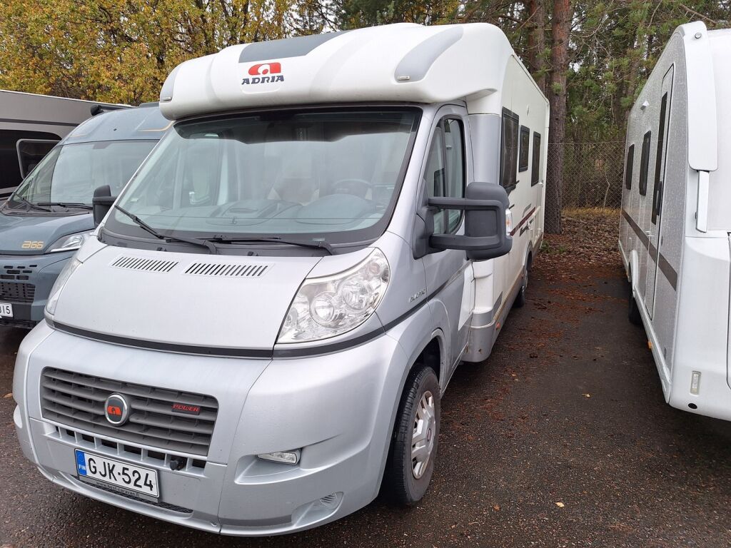 Adria CORAL PLUS 670 SLT 2011 Valkoinen