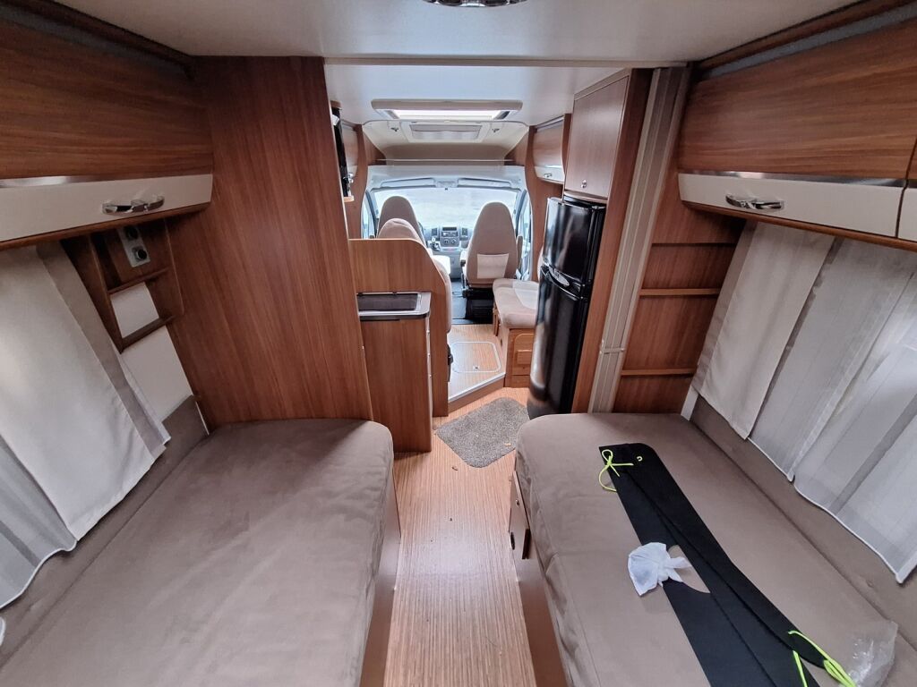 Adria CORAL PLUS 670 SLT 2011 Valkoinen