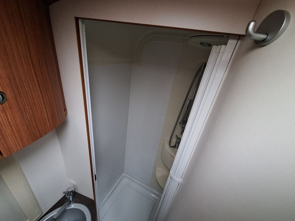 Adria CORAL PLUS 670 SLT 2011 Valkoinen