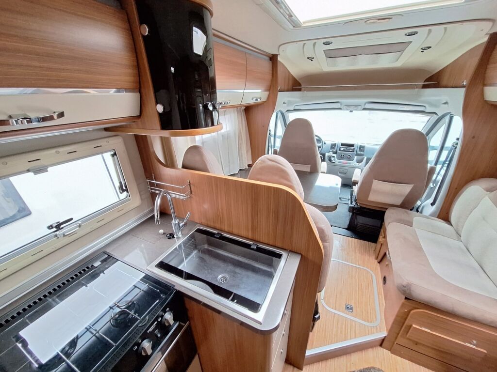 Adria CORAL PLUS 670 SLT 2011 Valkoinen