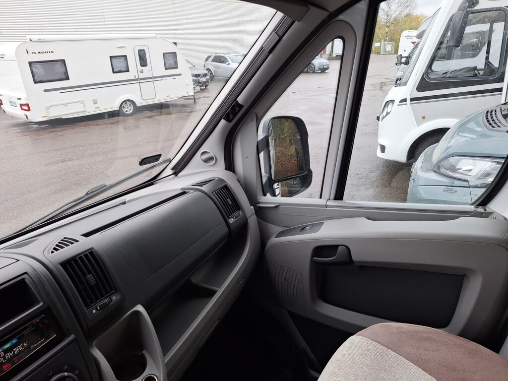 Adria CORAL PLUS 670 SLT 2011 Valkoinen