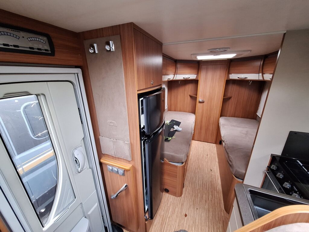 Adria CORAL PLUS 670 SLT 2011 Valkoinen