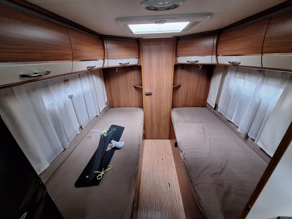 Adria CORAL PLUS 670 SLT 2011 Valkoinen