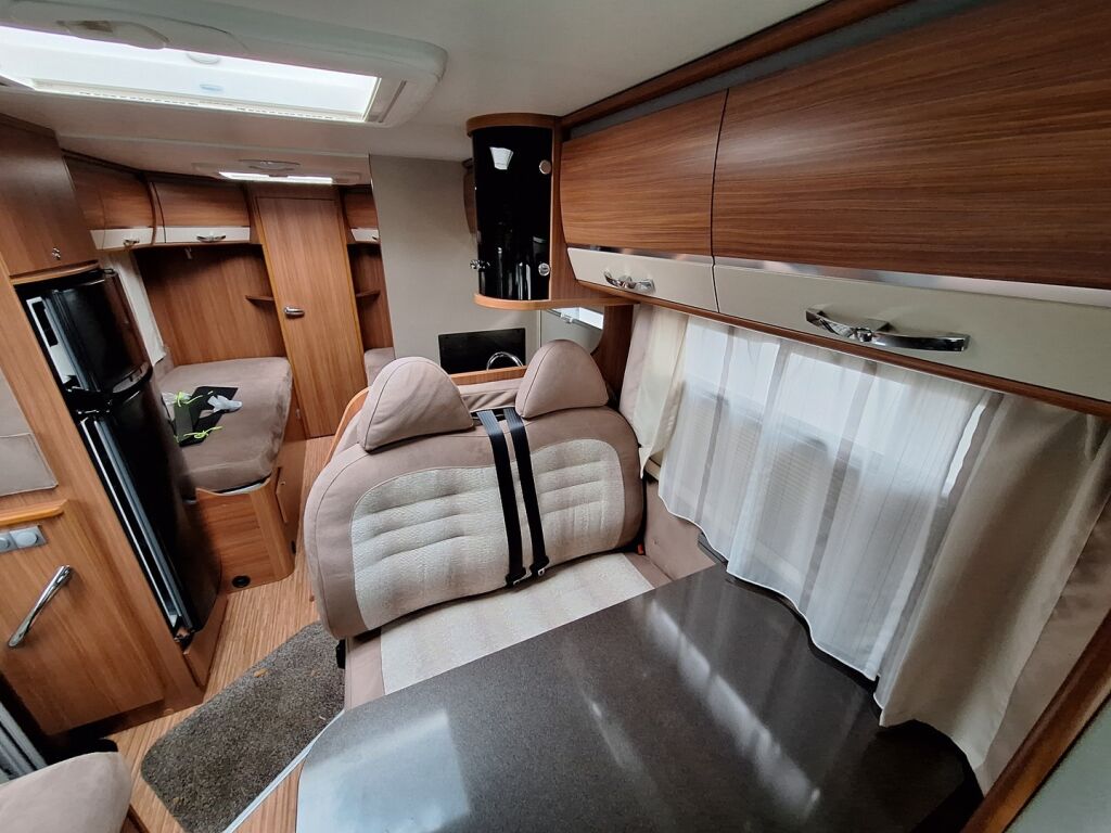 Adria CORAL PLUS 670 SLT 2011 Valkoinen