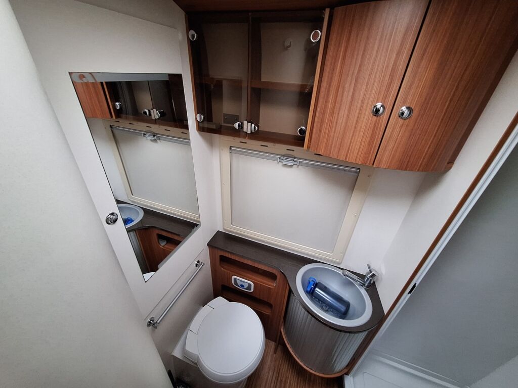 Adria CORAL PLUS 670 SLT 2011 Valkoinen