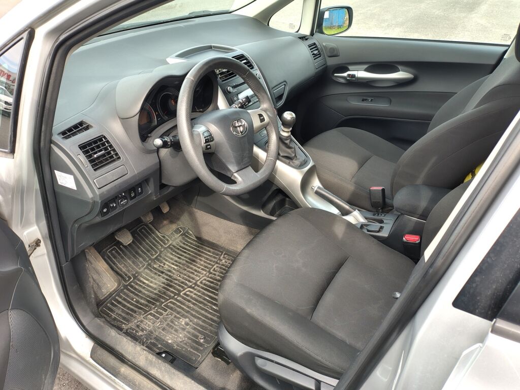 Toyota Auris 2011 Hopea