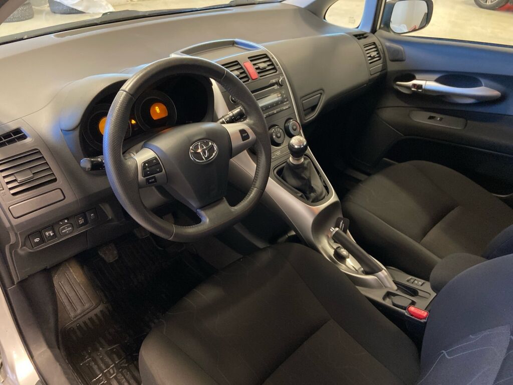 Toyota Auris 2011 Hopea