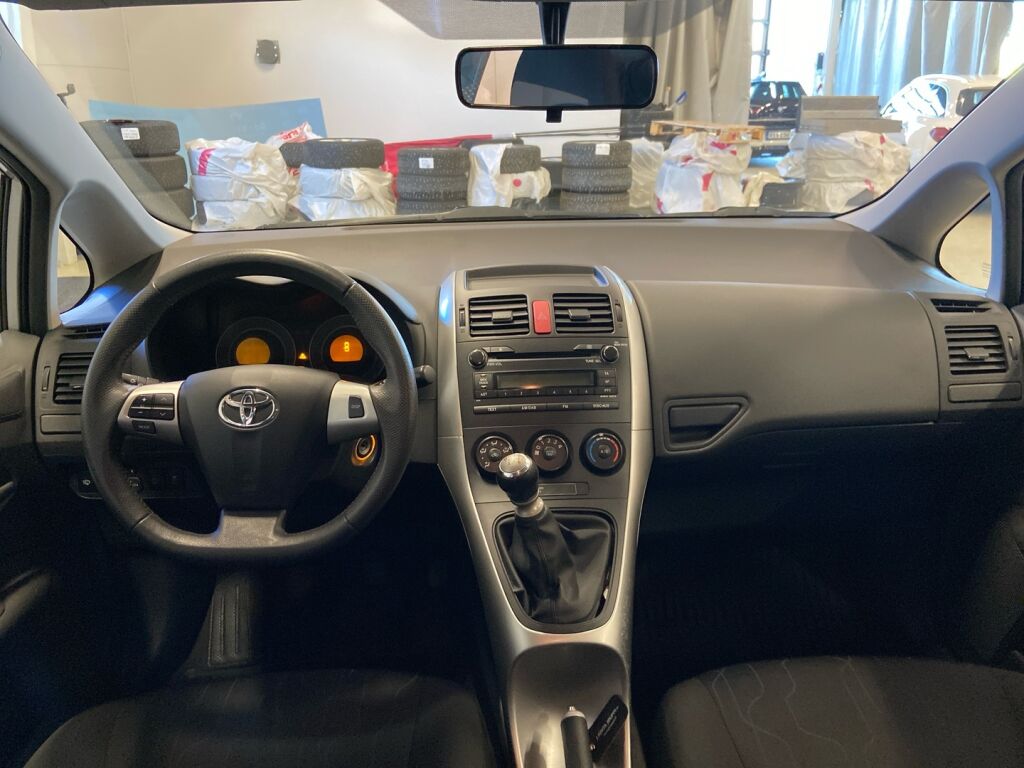 Toyota Auris 2011 Hopea