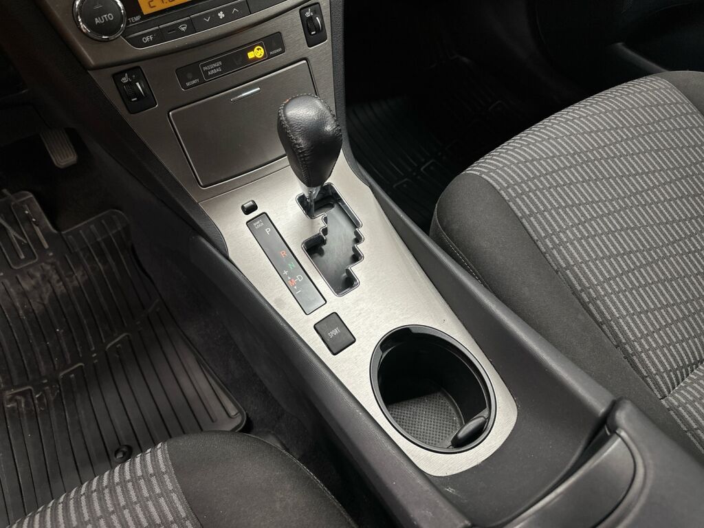 Toyota Avensis 2011 Hopea