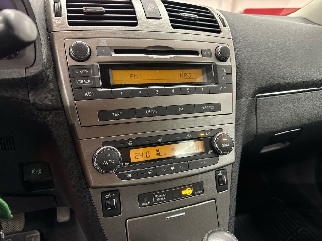 Toyota Avensis 2011 Hopea