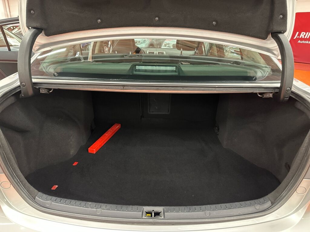 Toyota Avensis 2011 Hopea