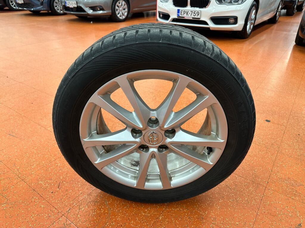 Toyota Avensis 2011 Hopea