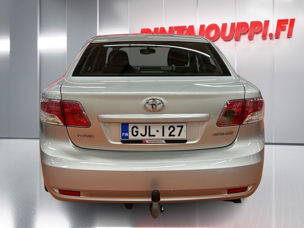 Toyota Avensis 2011 Hopea