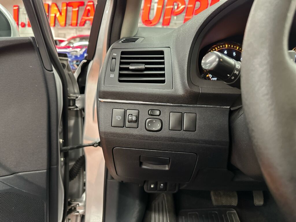 Toyota Avensis 2011 Hopea