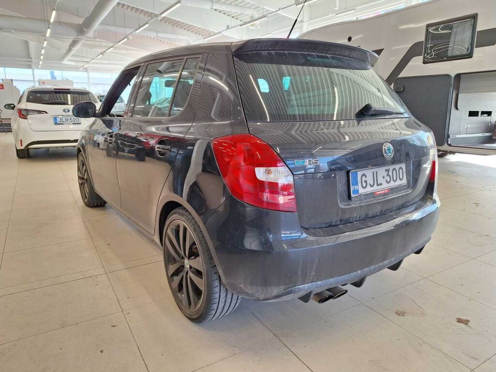 Skoda Fabia 2011 Musta