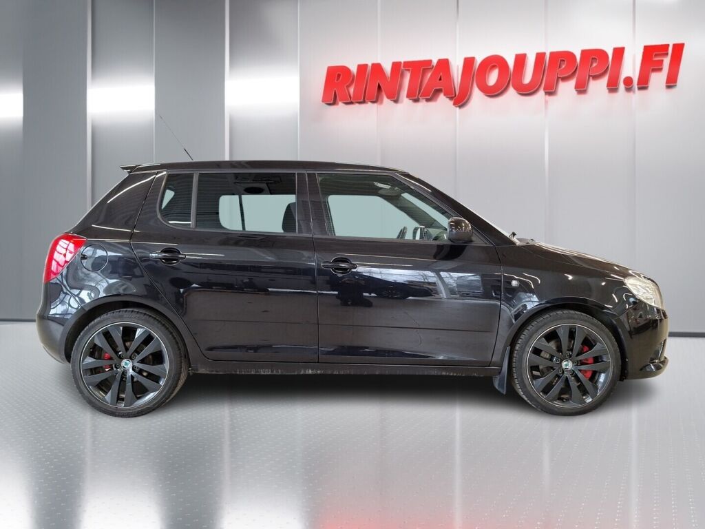 Skoda Fabia 2011 Musta