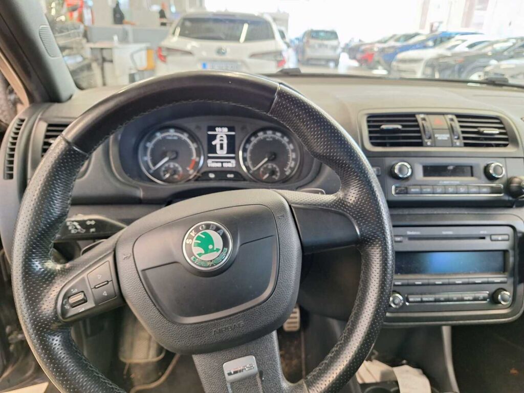 Skoda Fabia 2011 Musta