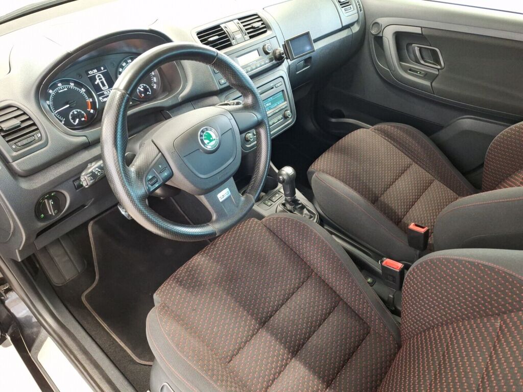 Skoda Fabia 2011 Musta