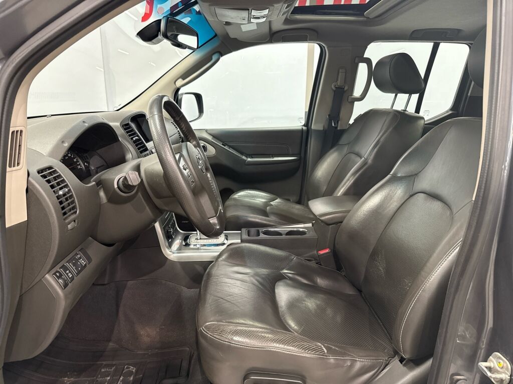 Nissan Navara 2011 Harmaa