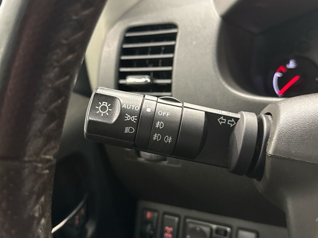 Nissan Navara 2011 Harmaa