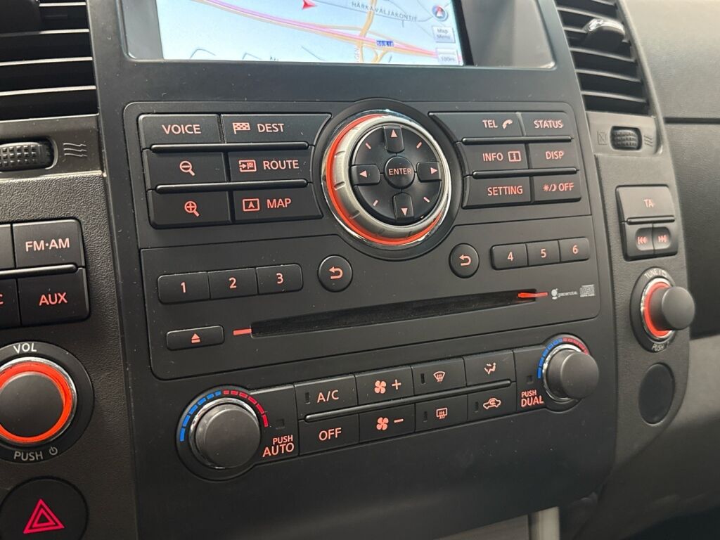 Nissan Navara 2011 Harmaa