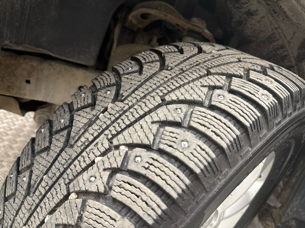 Nissan Navara 2011 Harmaa