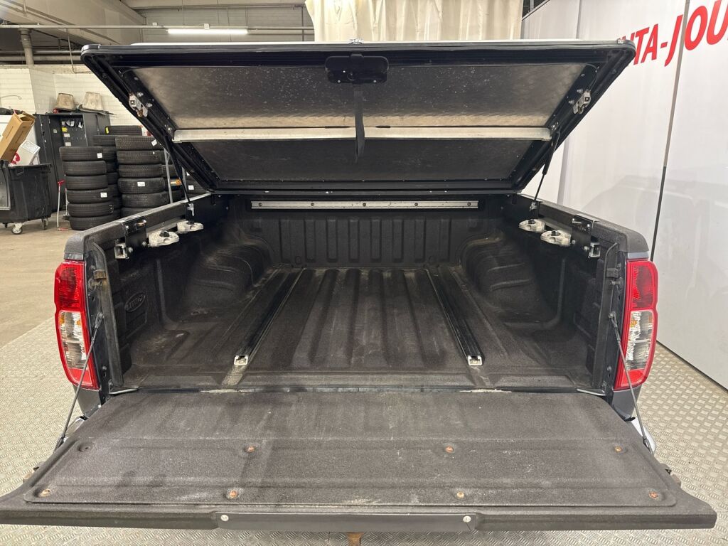 Nissan Navara 2011 Harmaa