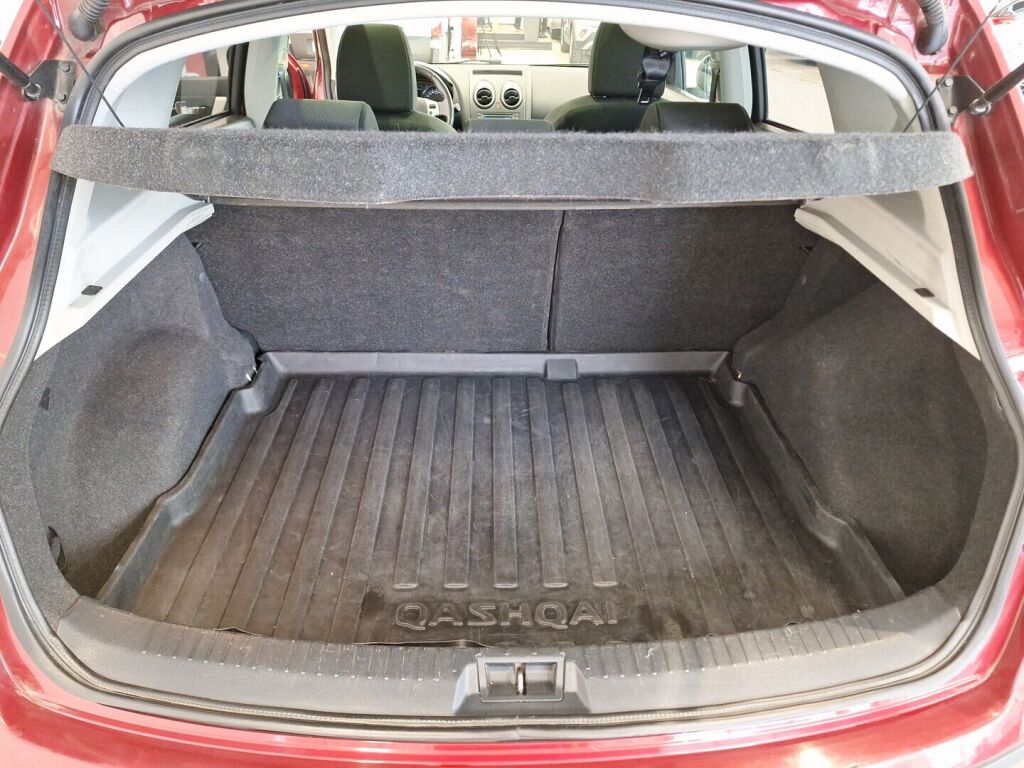 Nissan Qashqai 2011 Punainen