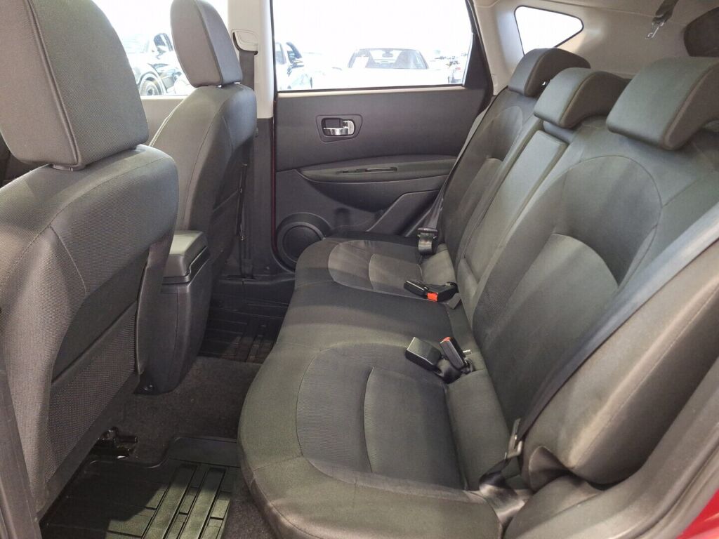 Nissan Qashqai 2011 Punainen