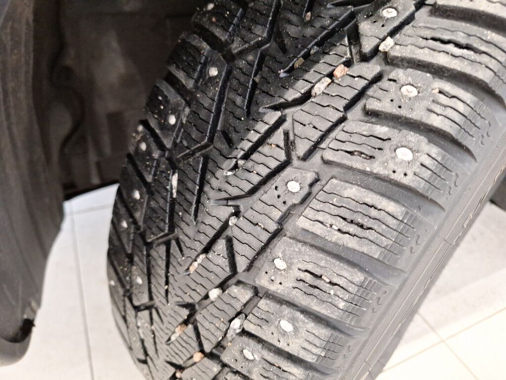 Nissan Qashqai 2011 Punainen