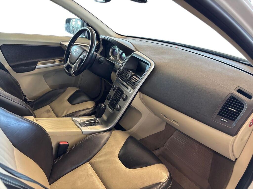 Volvo XC60 2011 Valkoinen