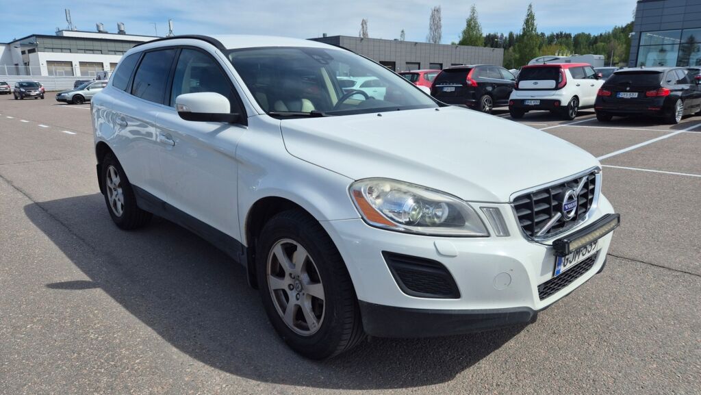Volvo XC60 2011 Valkoinen