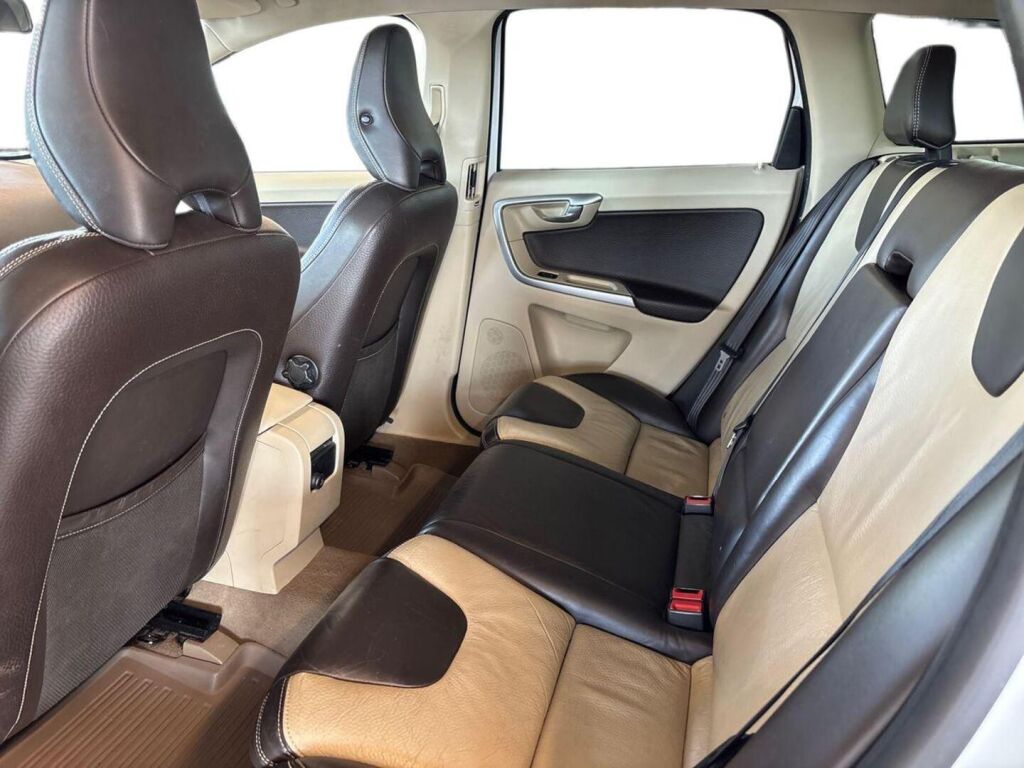 Volvo XC60 2011 Valkoinen