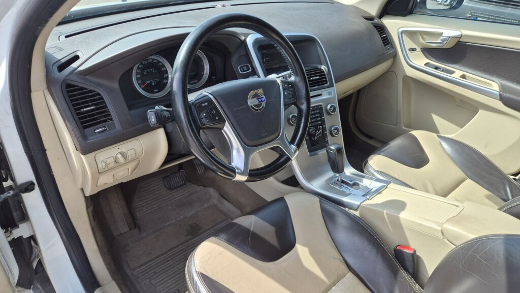 Volvo XC60 2011 Valkoinen