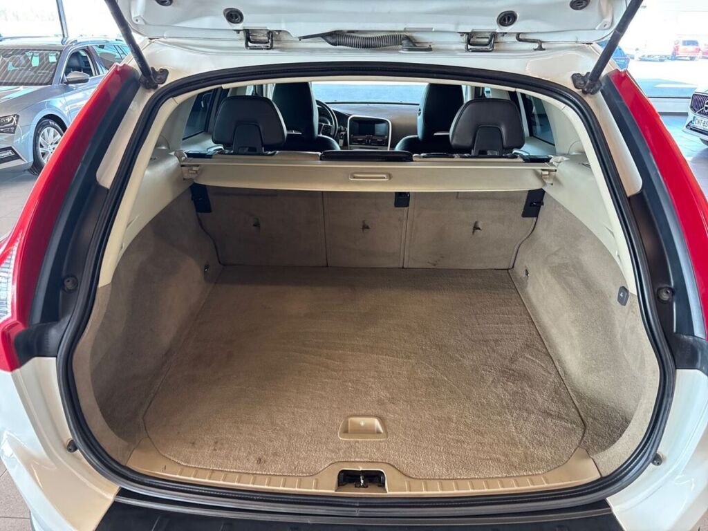 Volvo XC60 2011 Valkoinen