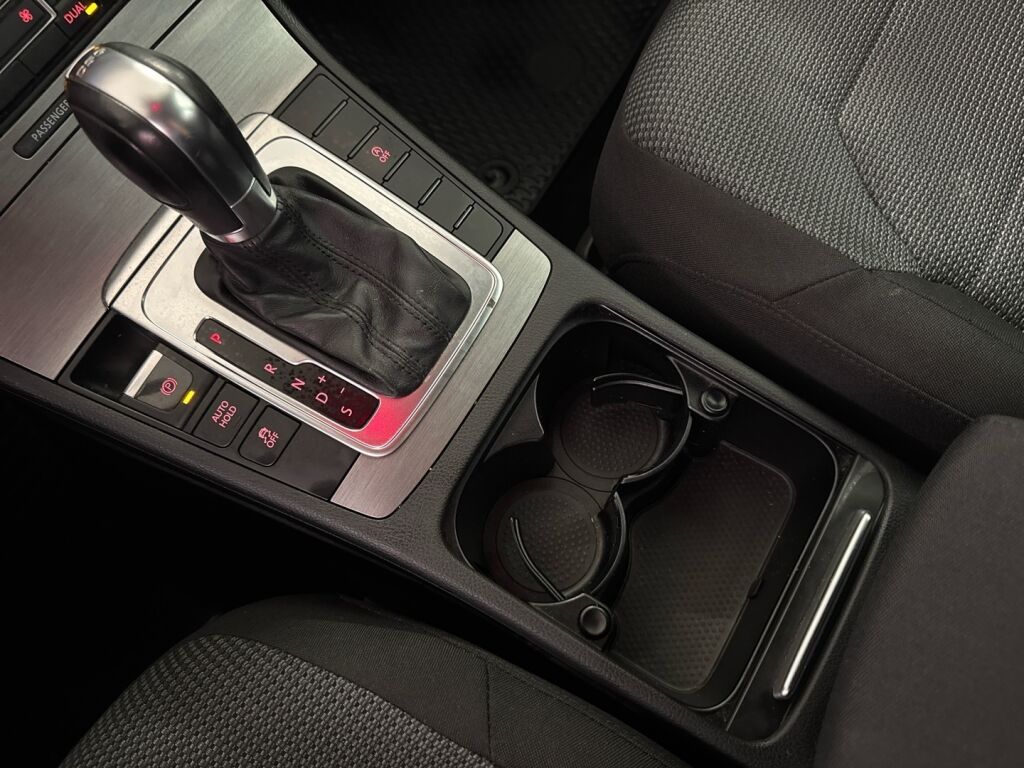 Volkswagen Passat 2011 Harmaa