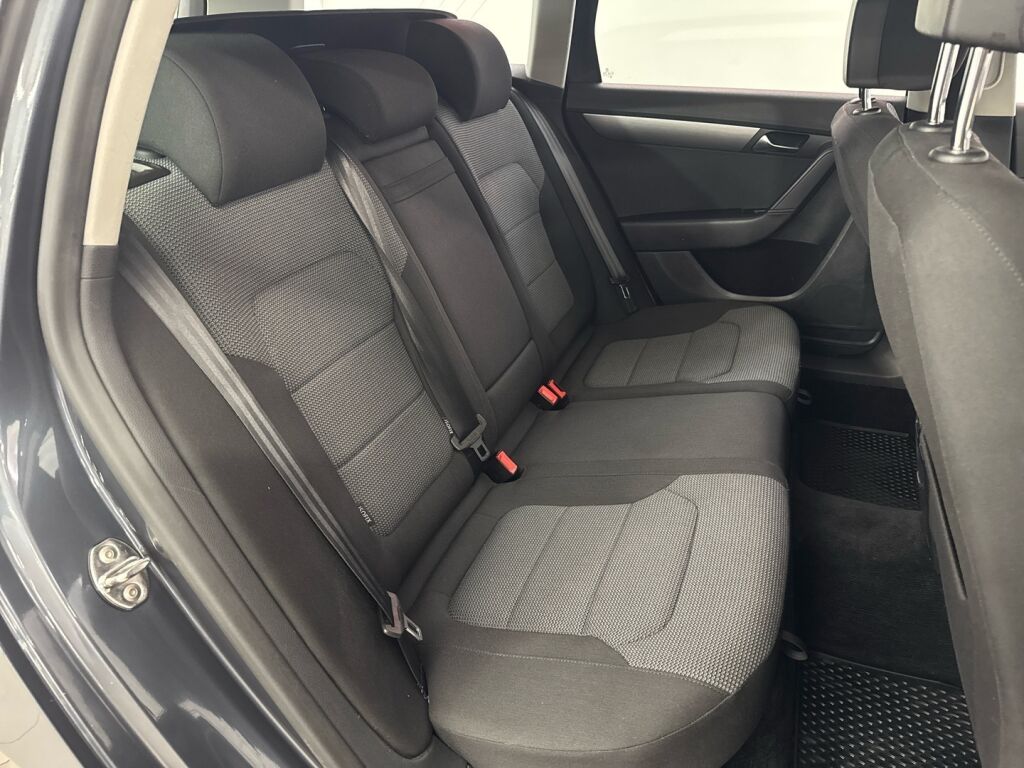 Volkswagen Passat 2011 Harmaa