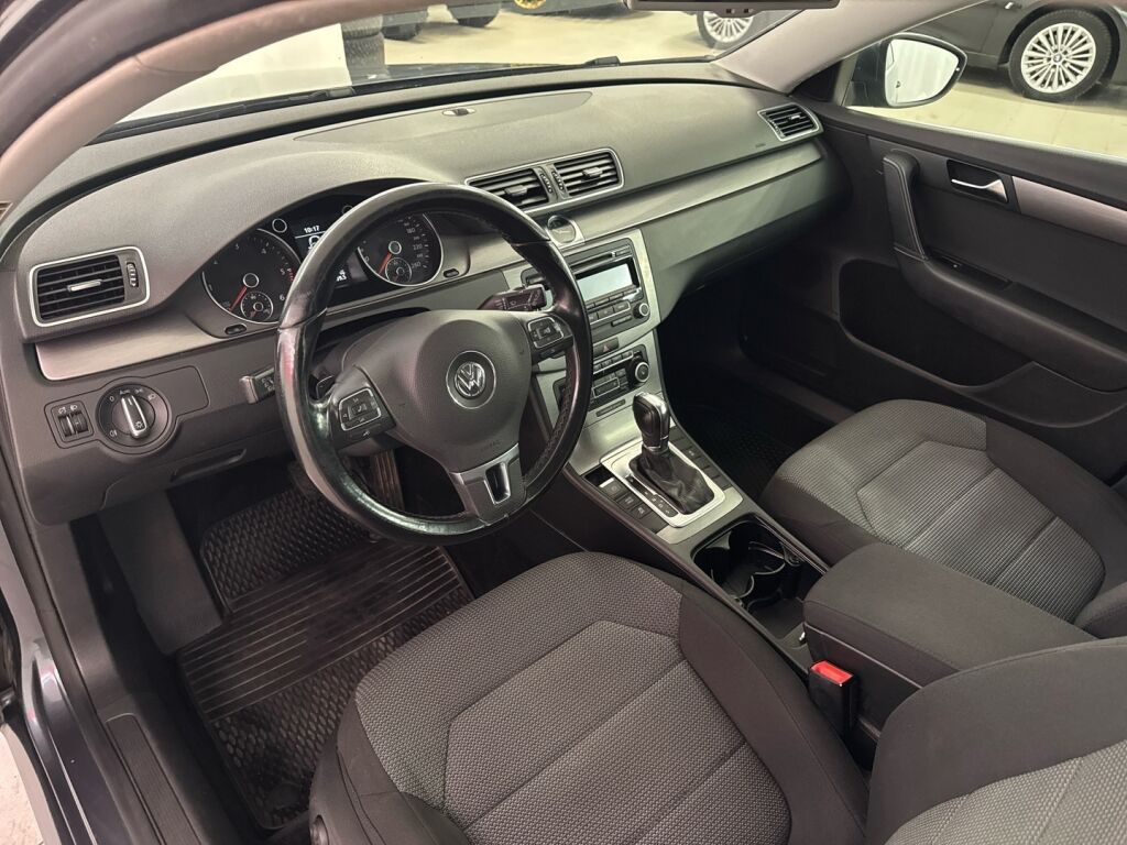 Volkswagen Passat 2011 Harmaa