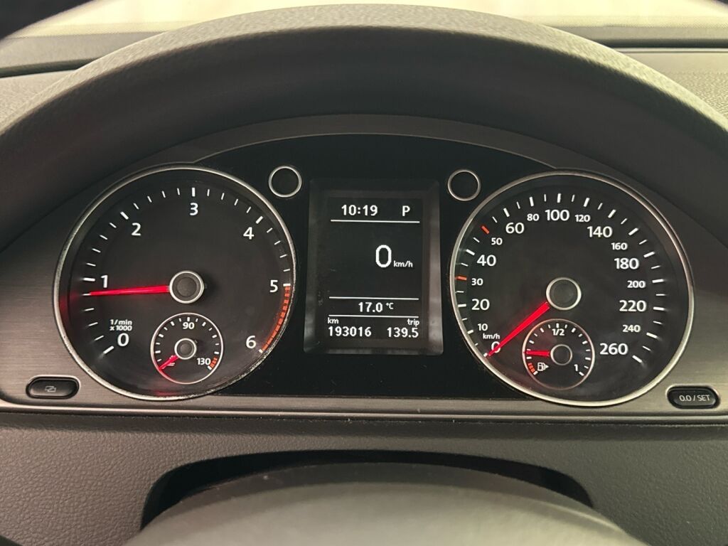 Volkswagen Passat 2011 Harmaa