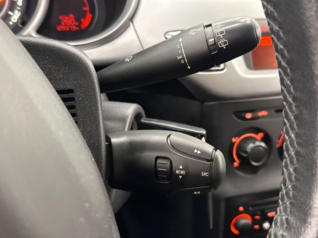 Citroen C3 2011 Punainen