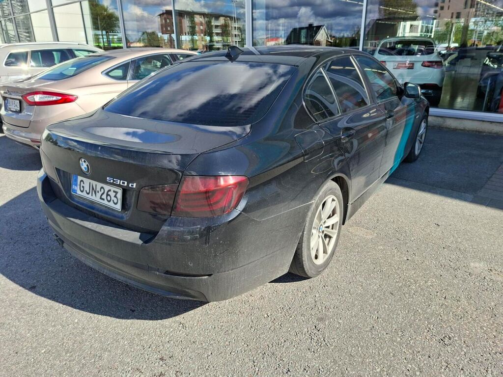 BMW 530 2011 Musta