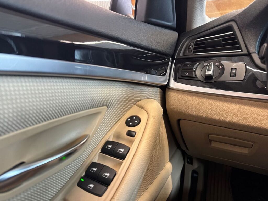 BMW 530 2011 Musta
