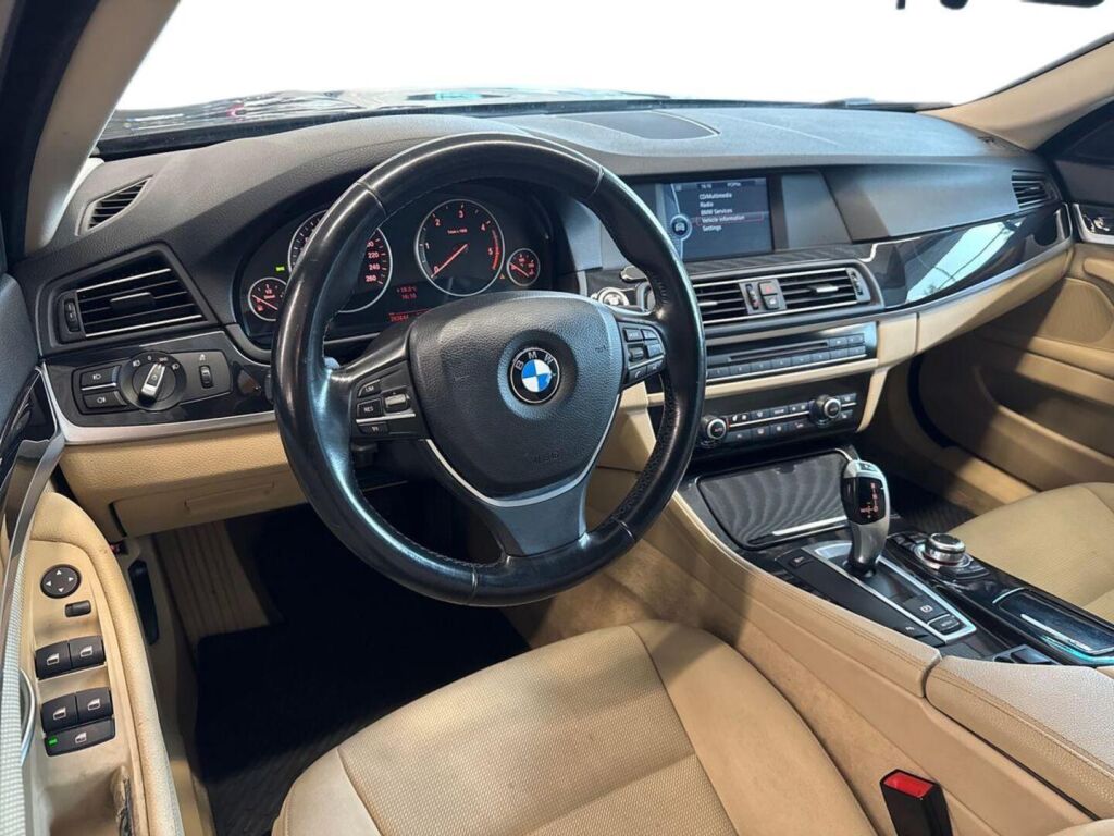 BMW 530 2011 Musta