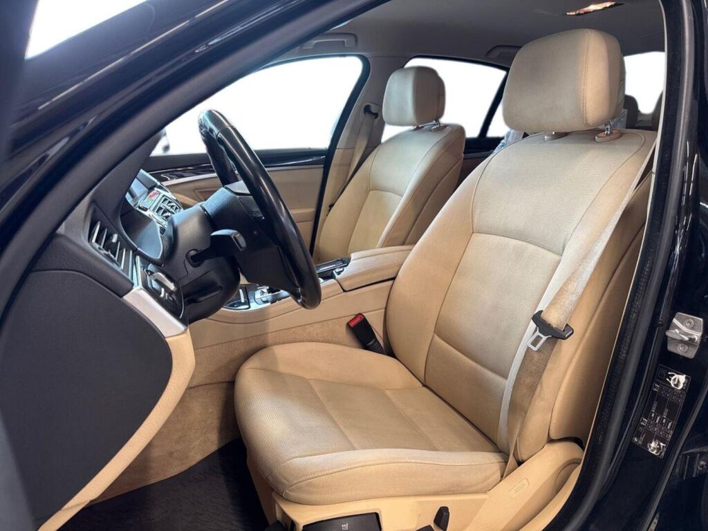 BMW 530 2011 Musta