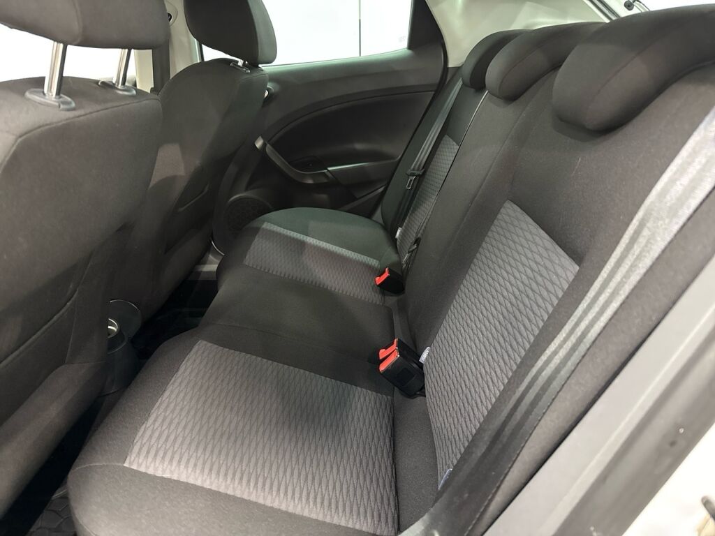 Seat Ibiza 2011 Valkoinen