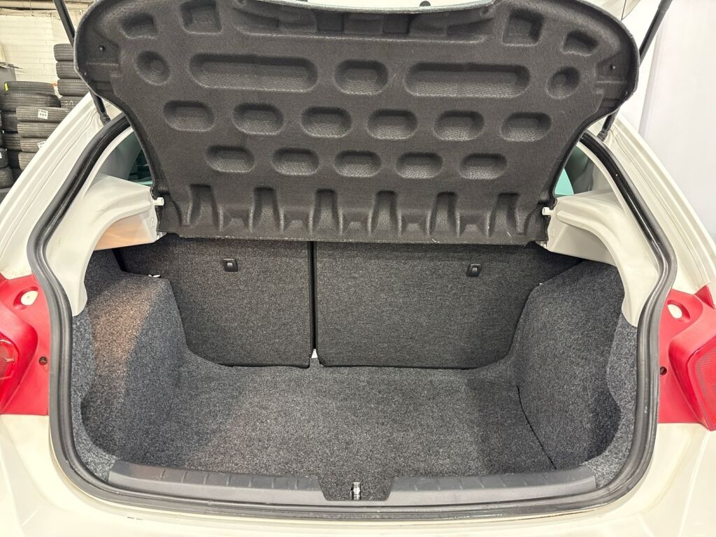 Seat Ibiza 2011 Valkoinen