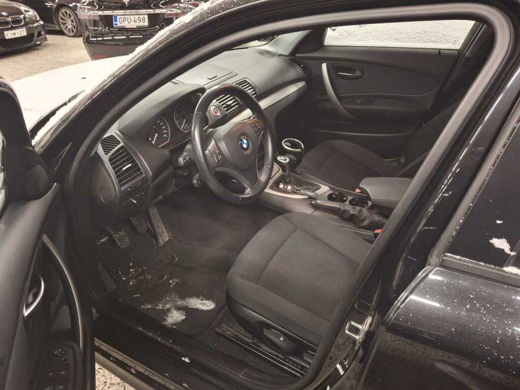 BMW 116 2011 Musta
