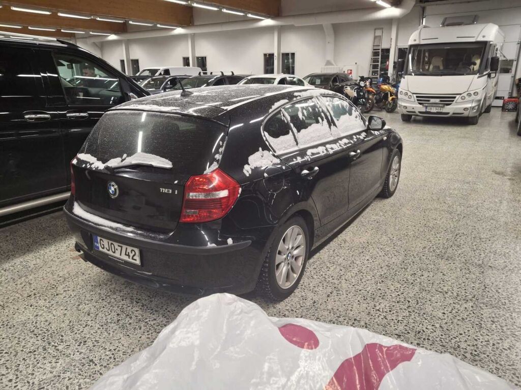 BMW 116 2011 Musta